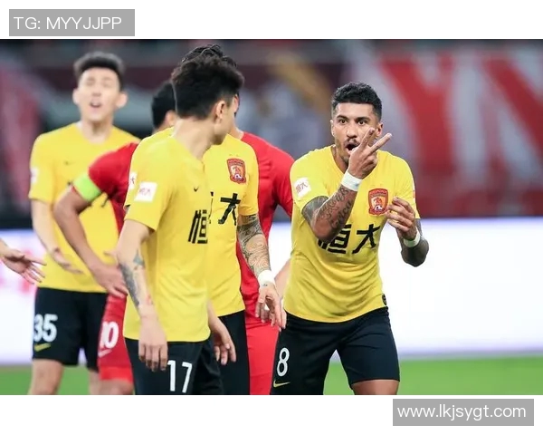 恒大与鲁能激战正酣最新比分实时更新与赛况分析